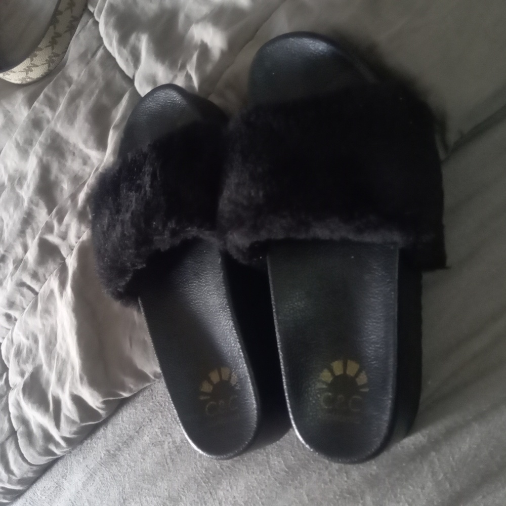 Fuzzy shoe